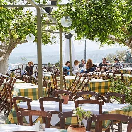 Arolithos Traditional Village 4* Tilisos
