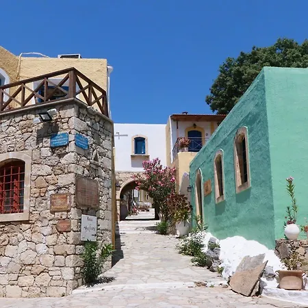 Arolithos Traditional Village Hotel Tílisos