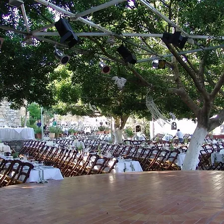 Arolithos Traditional Village Hotel