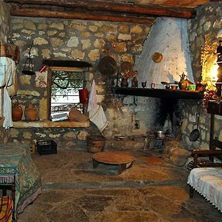 Arolithos Traditional Village Hotel